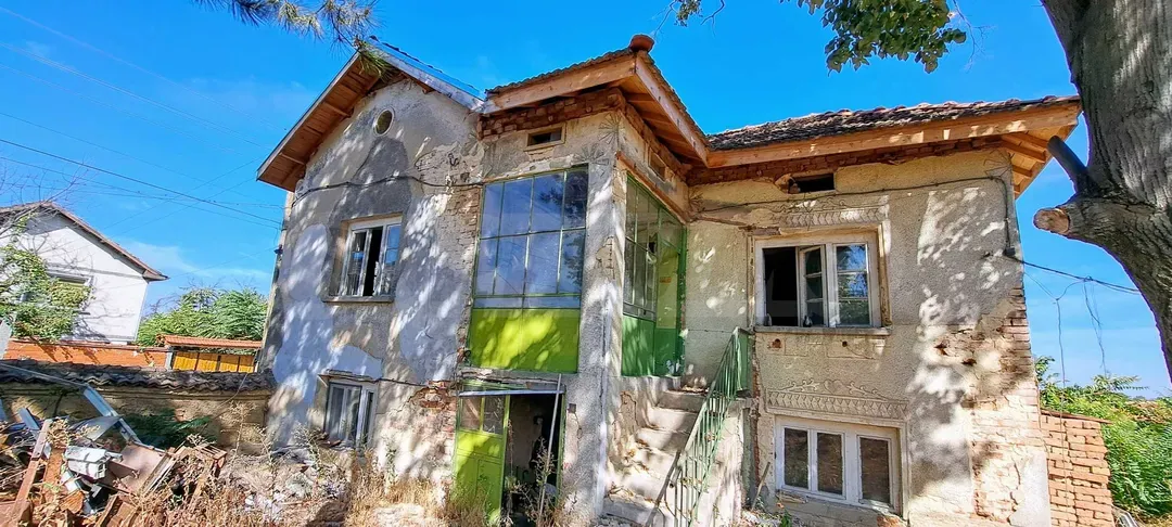 Spacious House with Large Garden Near Pleven, Bulgaria - Image 5