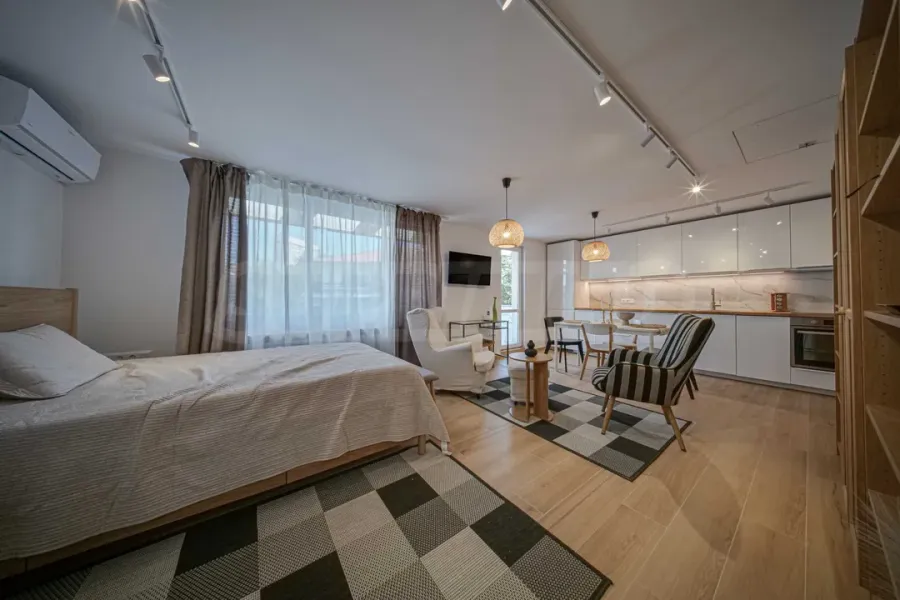 Spacious, Furnished Apartment with Terrace in Sofia's Izgrev Area - Image 4
