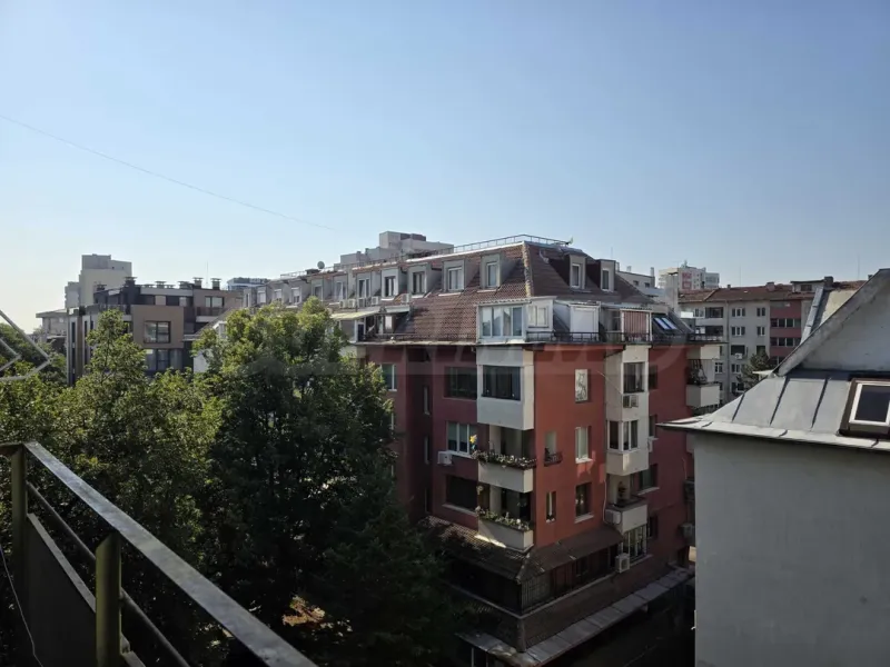 Spacious 3-Bedroom Apartment in Quiet Green Sofia Area - Image 3