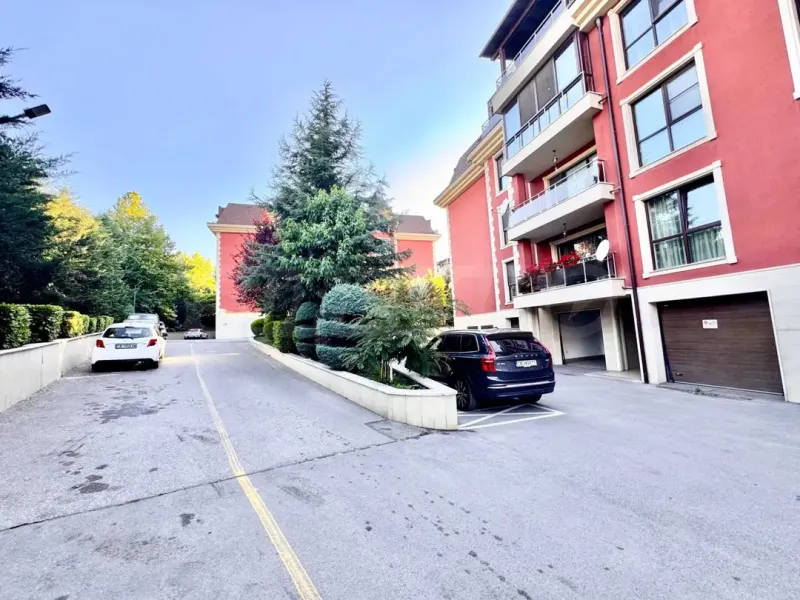 Luxurious 3-Bed Apartment with Mt. Vitosha View - Image 3