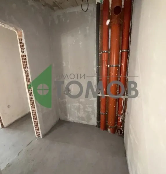 Spacious 4-Bedroom Apartment in Azimov Complex, Stara Zagora - Image 5