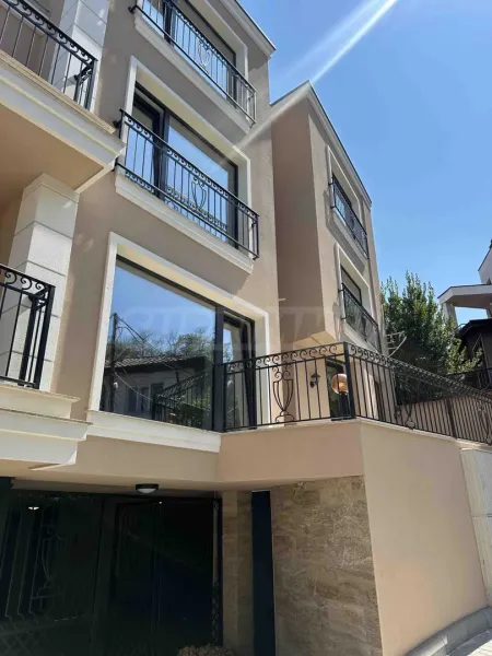 Elegant 1-Bedroom Apartment in Plovdiv's Heart - Image 1