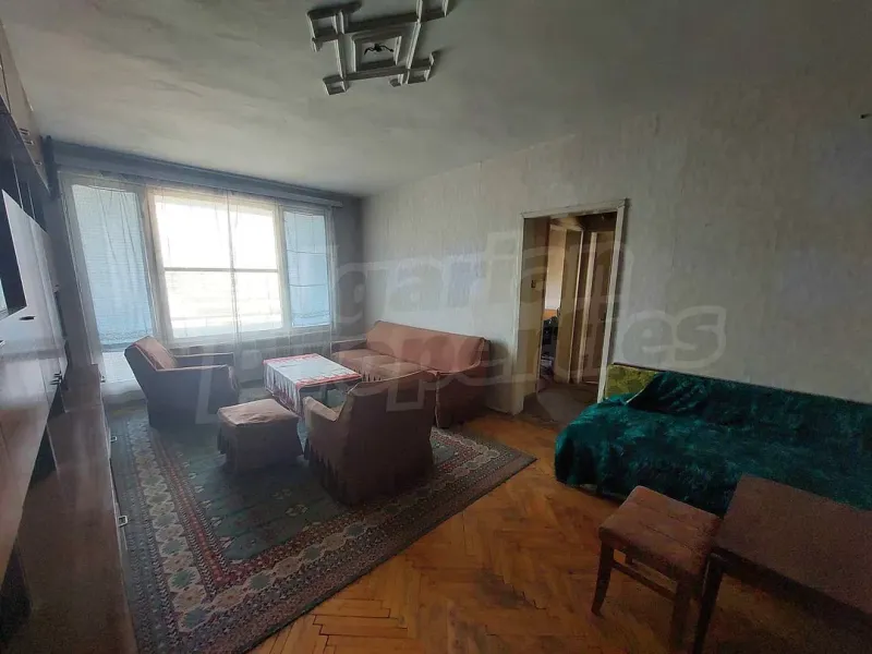 Spacious 2-Bed Apartment with Stunning Views in Sofia - Image 1