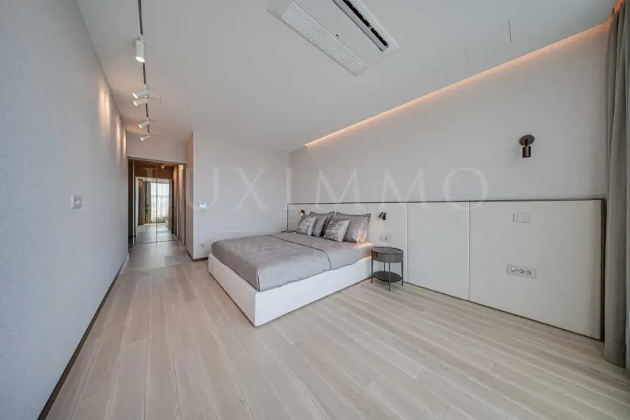 Spacious Designer Apartment with Panoramic Vitosha Views - Image 4
