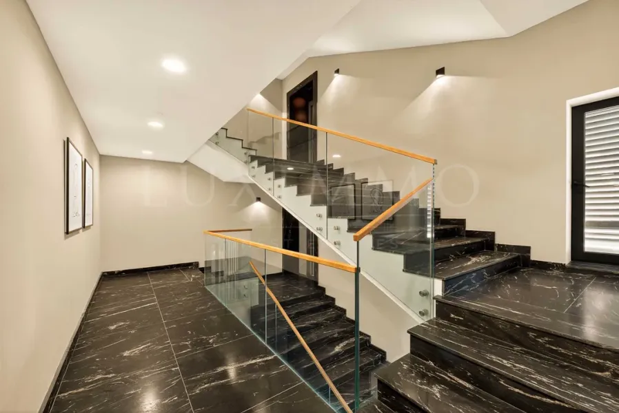 Spacious, Fully Furnished Apartment in Varna's Saltanat Complex - Image 5