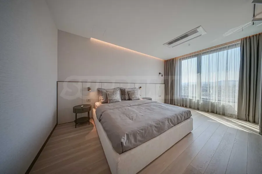 Luxurious Penthouse with Stunning Mountain Views - Image 3