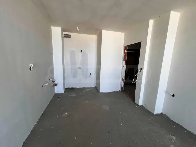 Spacious 1 Bed Apartment Near Burgas Beach - Image 1