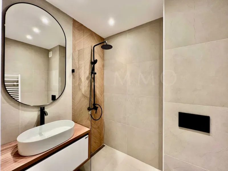 Stylish One-Bedroom Apartment Near Paradise Mall, Sofia - Image 2