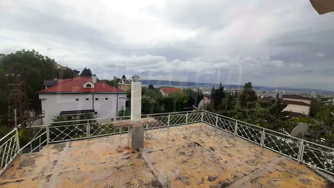 Spacious Maisonette with Sea Views & Commercial Space in Varna - Image 4