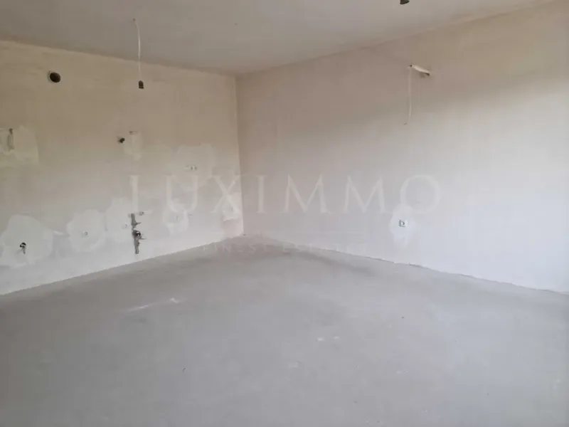 Spacious 2-Bed Apartment Near Cathedral in Modern Varna Building - Image 4