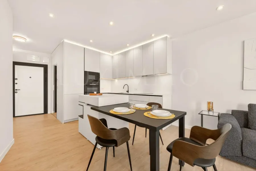 Luxurious Varna Apartment with Parking – Briz District - Image 1