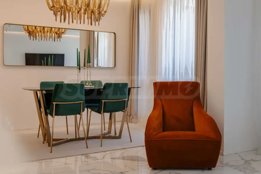 Stylish 2BR Apartment w/ Garage &amp; Storage - Image 3