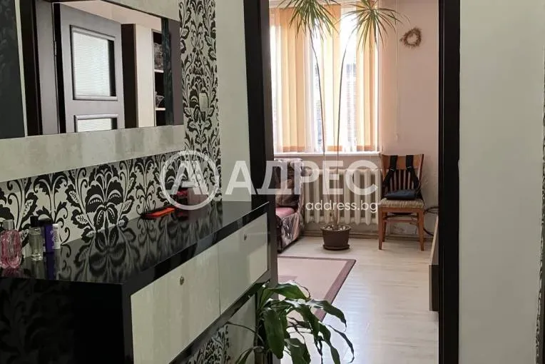 Spacious Fully Furnished Burgas Apartment with Garden and Garage for Sale - Image 5