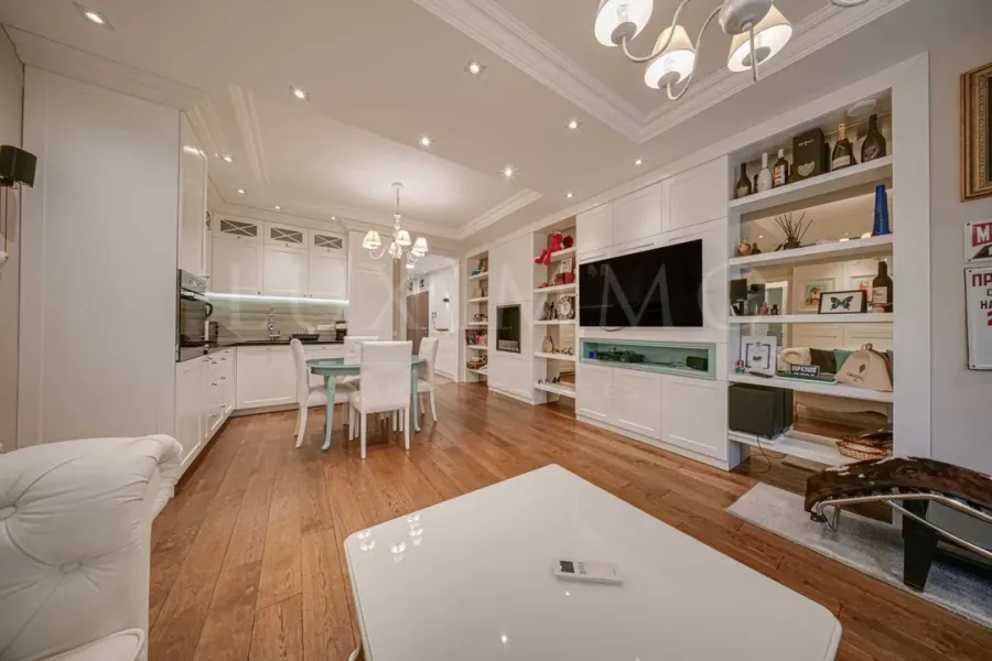 Luxurious 4-Bedroom Apartment in Maxi Complex, Sofia - Image 3