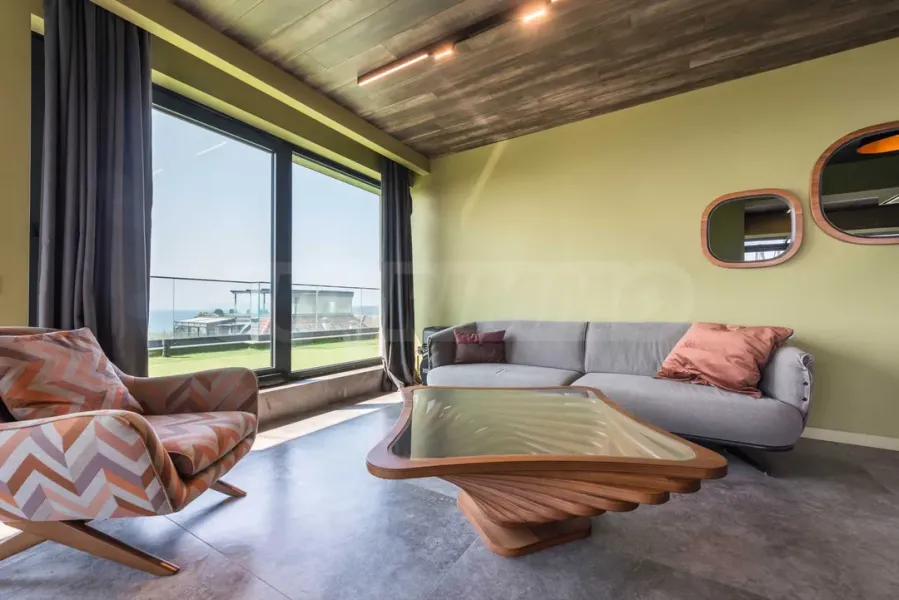 Spacious, Fully Furnished Apartment with Sea View Terrace - Image 2