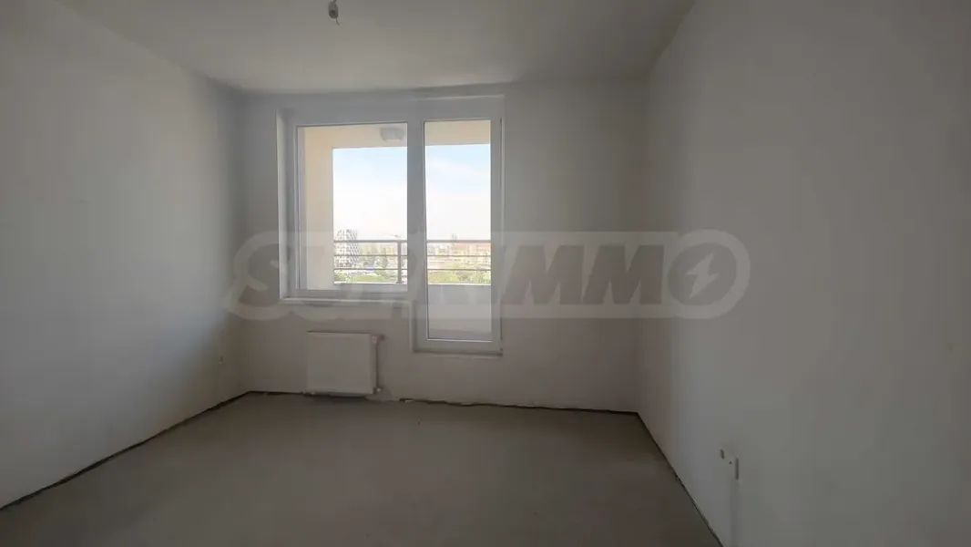 Spacious 2-Bedroom Apartment with Panoramic Views - Image 2