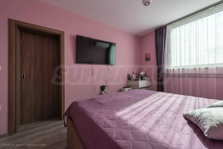 Spacious 3-Bedroom Apartment with Parking Near Grand Mall, Varna - Image 3