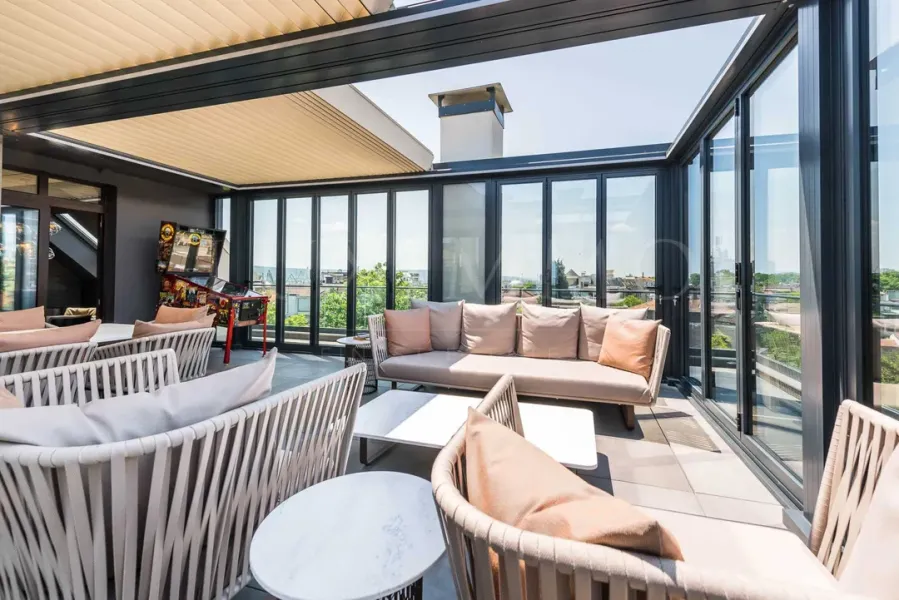 Luxury Varna Penthouse: Spa, Sea Views, & Style - Image 4