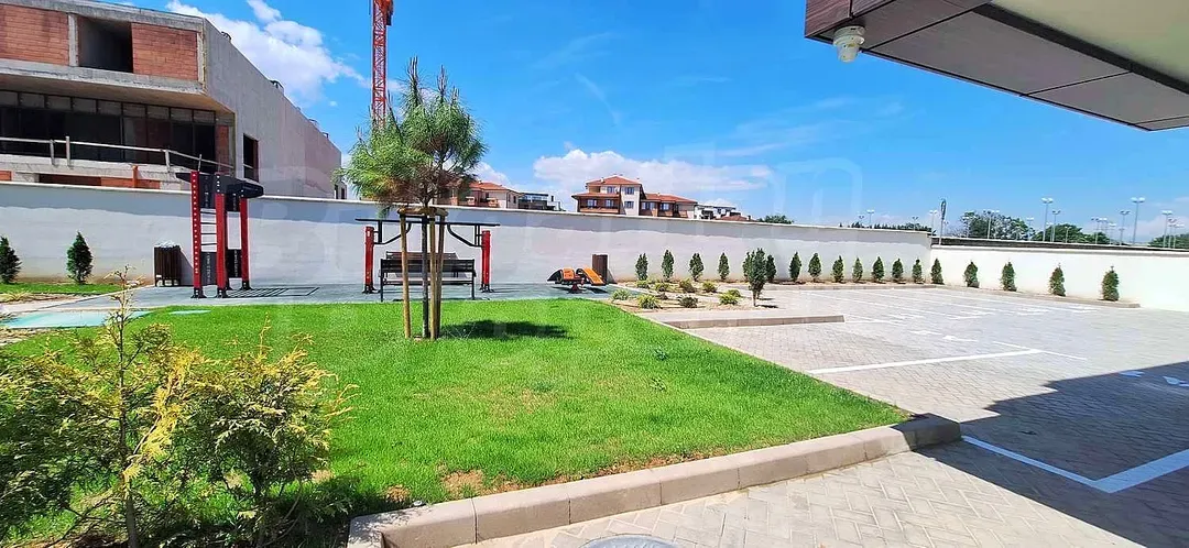 Spacious, Fully Furnished Apartment with Parking in Plovdiv - Image 1