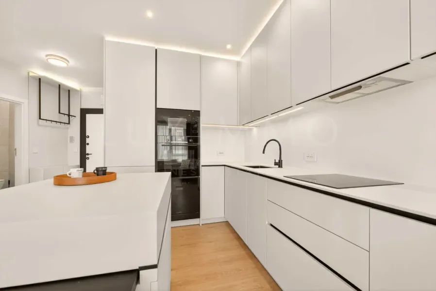 Luxurious Varna Apartment with Parking – Briz District - Image 3