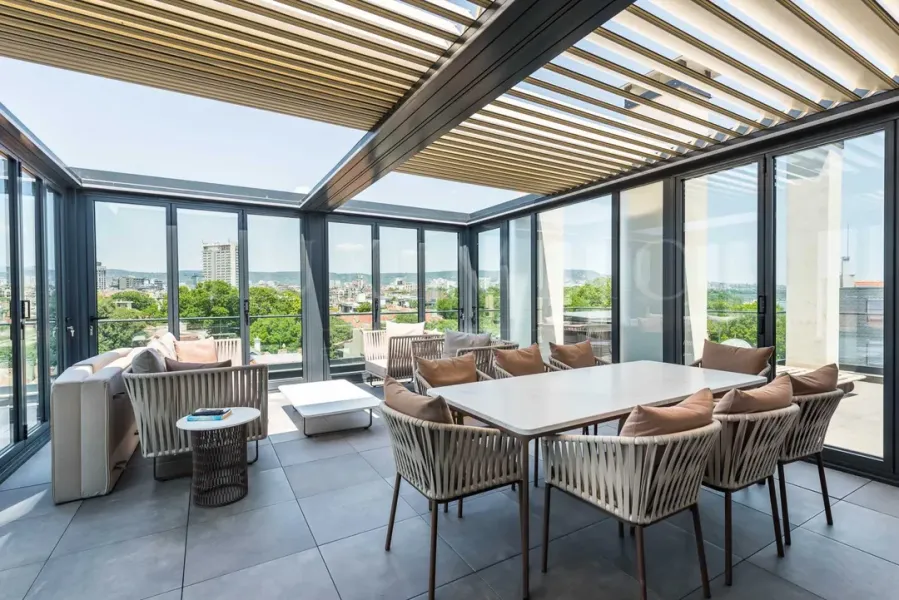Luxury Varna Penthouse: Spa, Sea Views, & Style - Image 3
