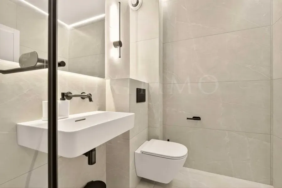 Luxurious Varna Apartment with Parking – Briz District - Image 4
