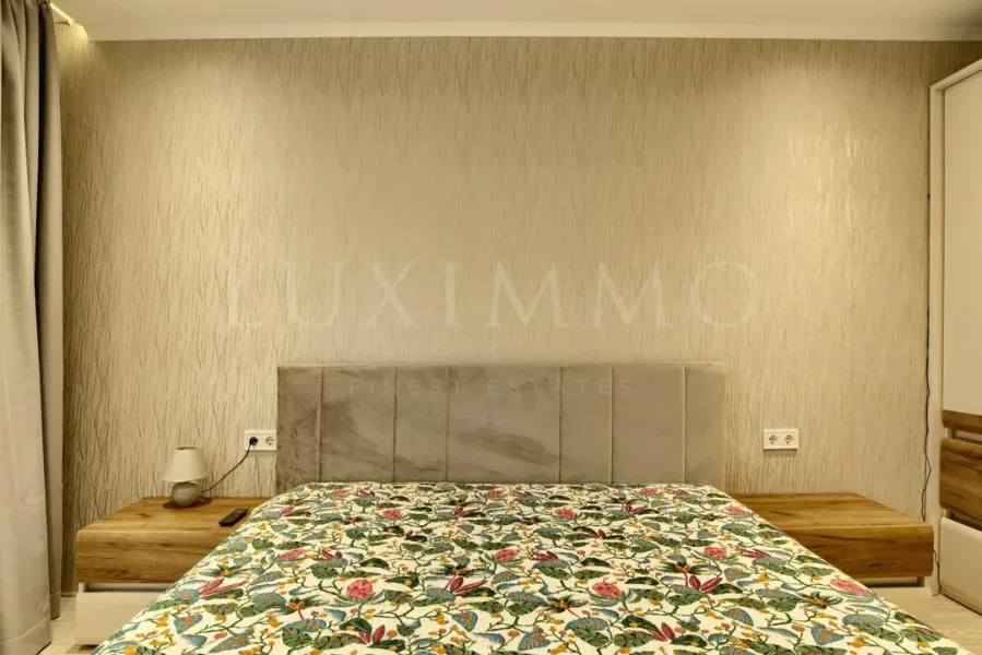 Spacious, Fully Furnished Apartment with Mountain Views - Image 3