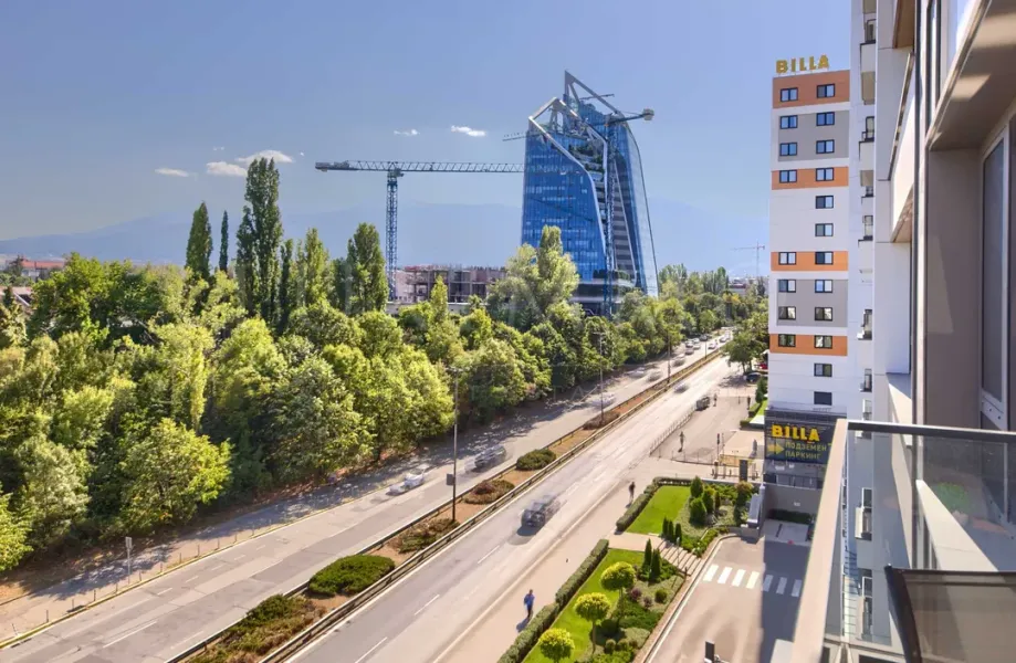 Luxury 2-Bedroom Apartment Near Metro Station - Image 1
