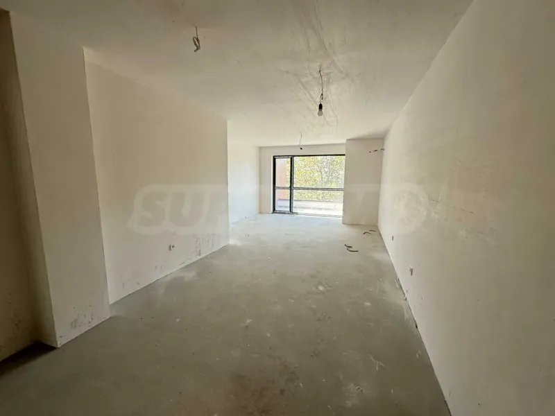 Spacious Three-Bedroom Apartment with Sea View in Varna - Image 1