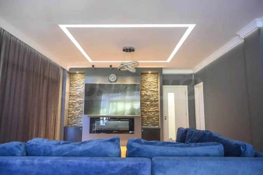 Luxury Varna Home: Pool, Sauna, 4 Bedrooms - Image 1