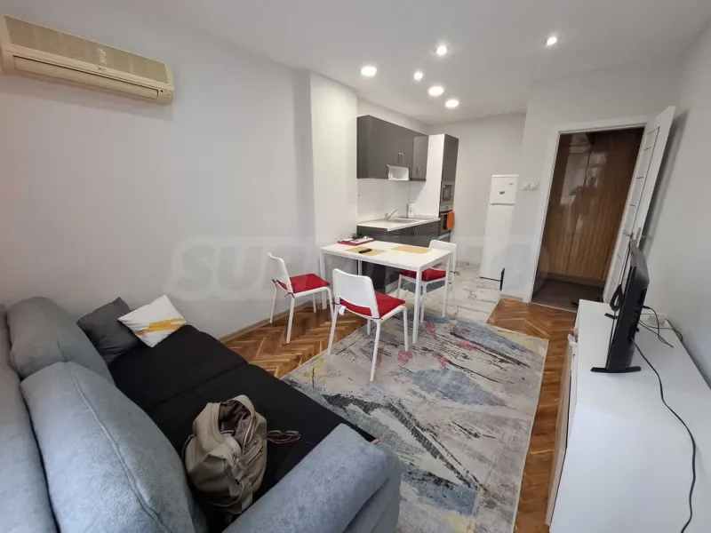 Bright 3-Bedroom Apartment in Varna's Greek Quarter - Fully Furnished - Image 1