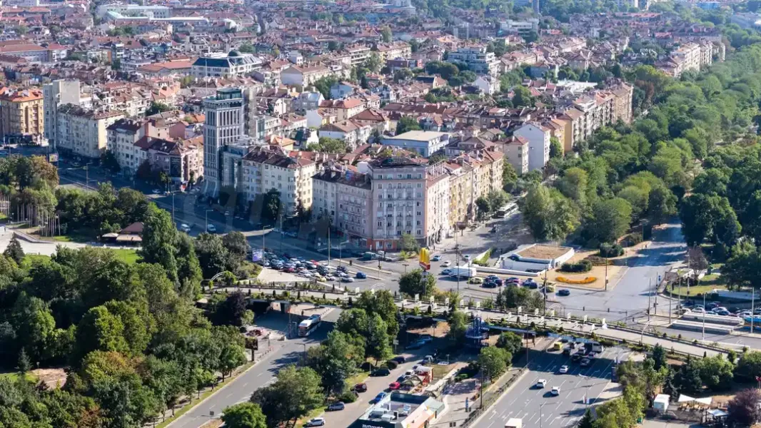 Spacious 2-Bedroom Apartment Near NДК, Sofia - Image 1