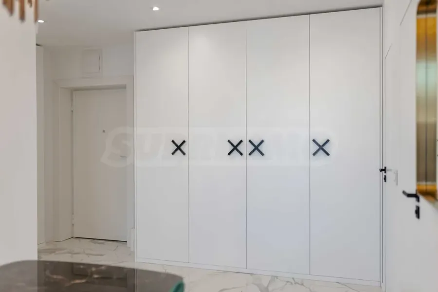 Stylish 2BR Apartment w/ Garage &amp; Storage - Image 1