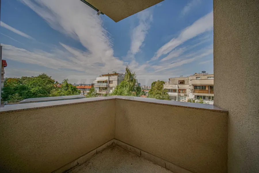 Spacious 3-Bedroom Apartment Near Hotel Marinela, Sofia - Image 3