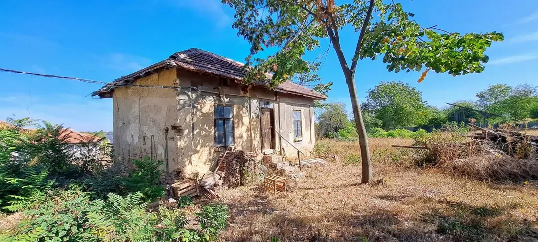 Spacious House with Large Garden Near Pleven, Bulgaria - Image 1