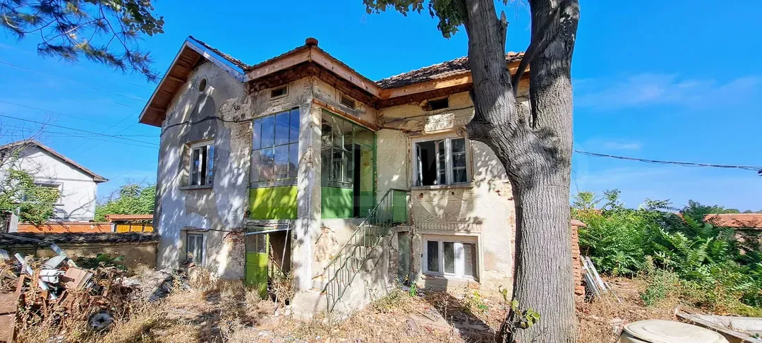 Spacious House with Large Garden Near Pleven, Bulgaria - Image 4
