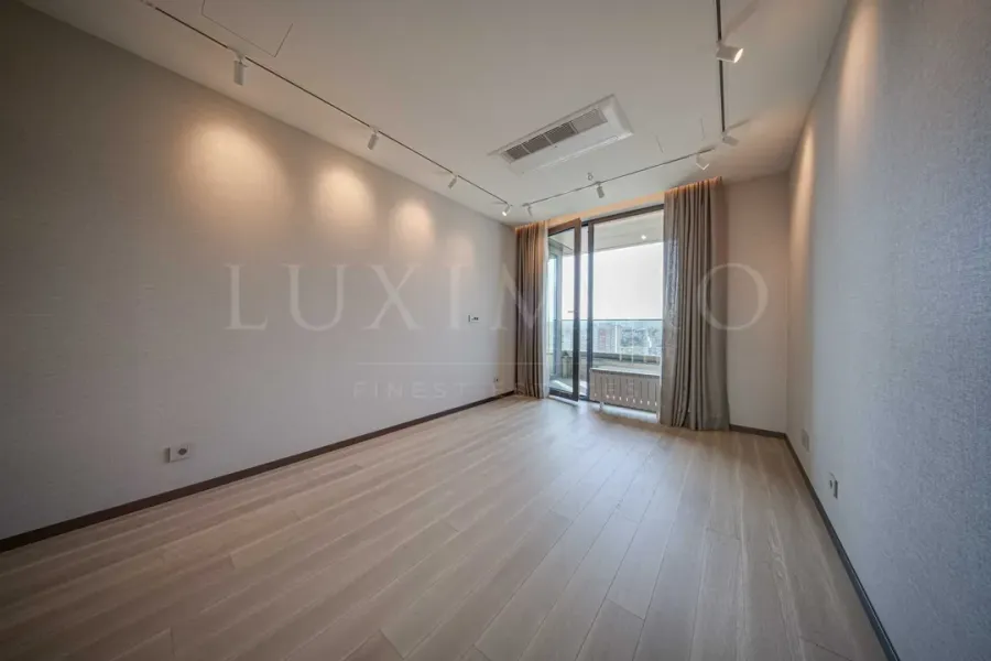 Spacious Designer Apartment with Panoramic Vitosha Views - Image 5
