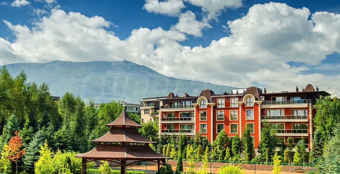 Luxurious 3-Bed Apartment with Mt. Vitosha View - Image 2