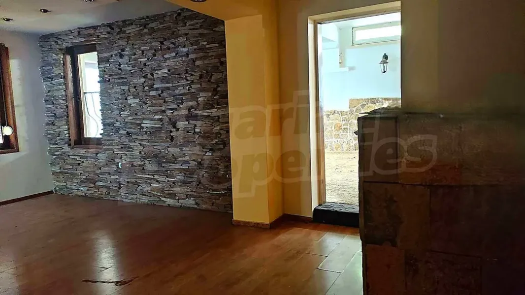 Spacious Brick House in Stara Zagora Center – 2 Bedrooms - Image 2