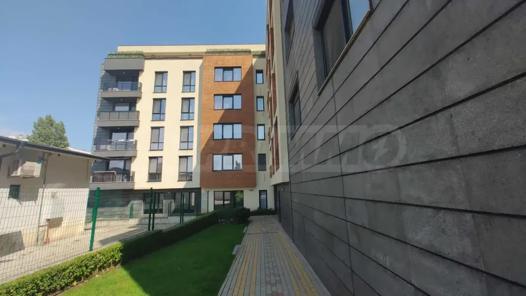 Spacious 2-Bedroom Apartment with Panoramic Views - Image 1