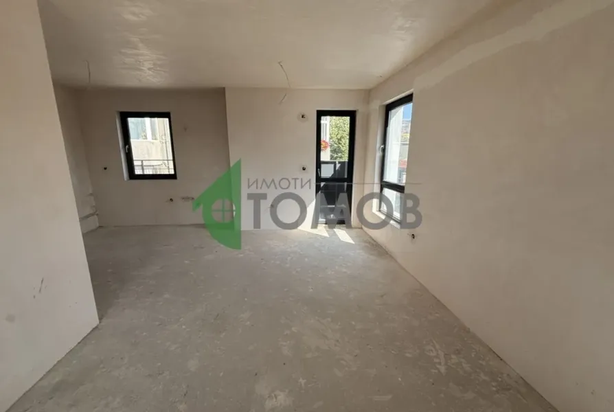 Spacious 3-Bedroom Apartment Near Park in Stara Zagora - Image 1