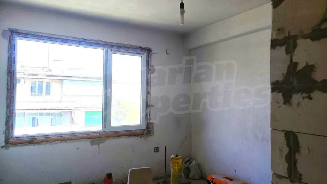 Spacious 3-Bedroom Apartment in Central Stara Zagora for Sale - Image 3