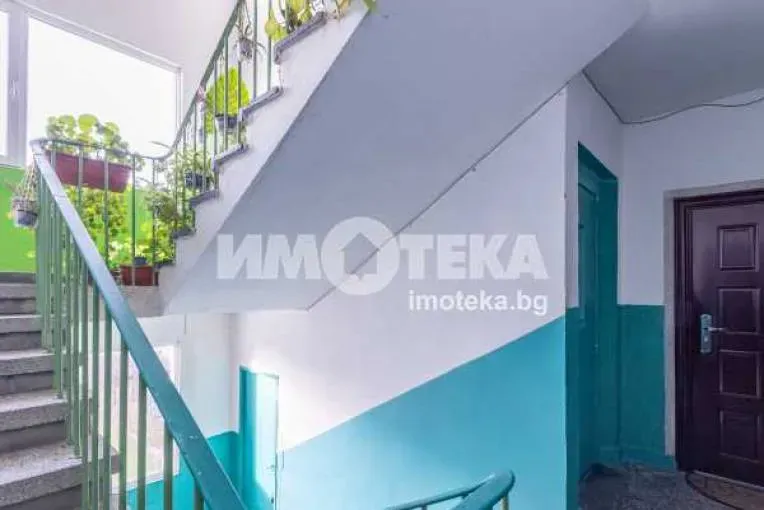Spacious Fully Furnished Three-Bedroom Apartment for Sale in Varna's Mladezha District - Image 2