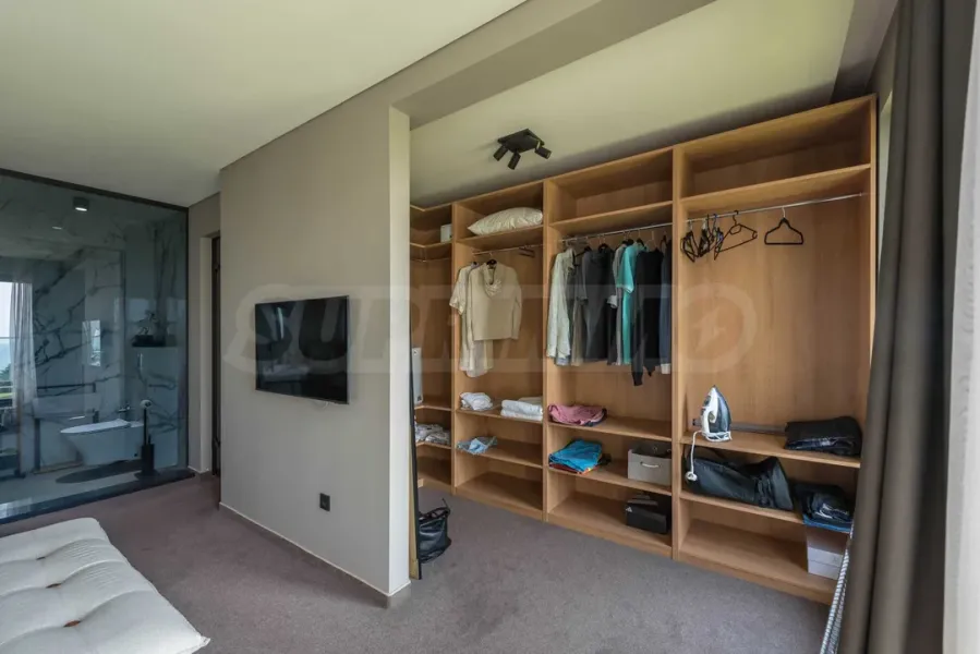 Spacious, Fully Furnished Apartment with Sea View Terrace - Image 3