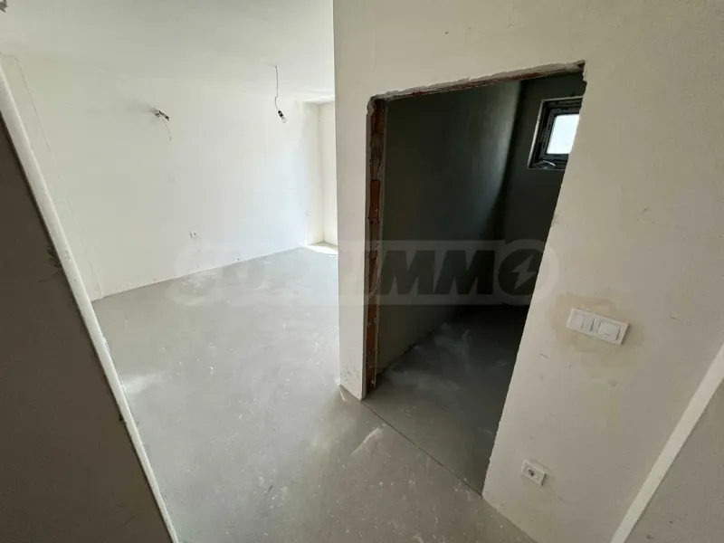 Spacious Three-Bedroom Apartment with Sea View in Varna - Image 5