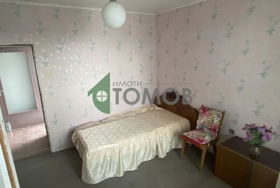 Spacious Three-Bedroom Apartment with Stunning City Views. - Image 2