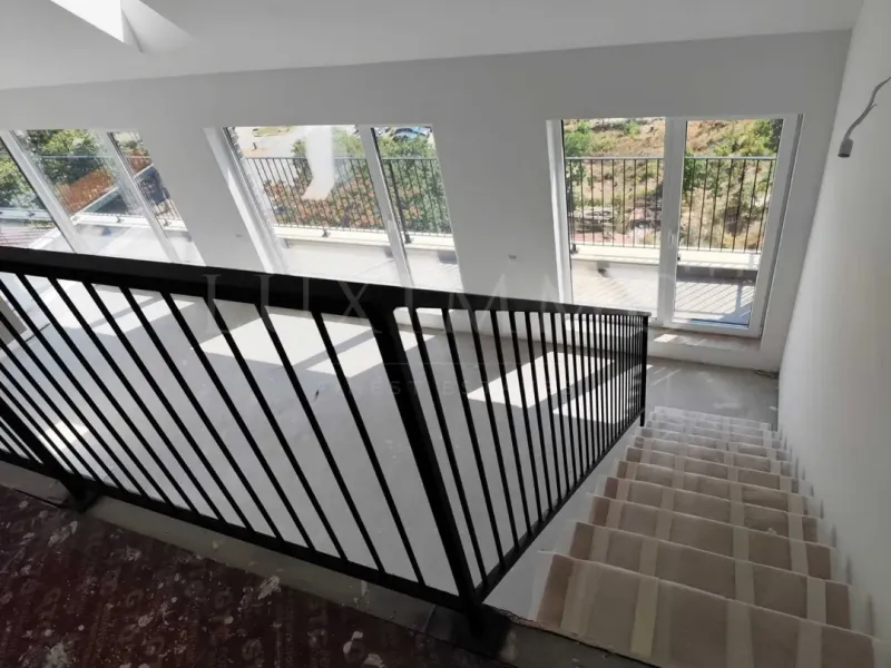 Spacious Penthouse with Terraces in Varna's Izgrev - Image 3