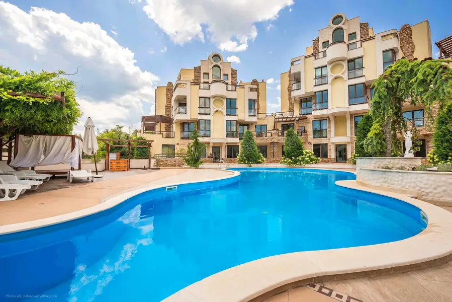 Spacious 3-Bedroom Luxury Apartment with Pool in Varna, Bulgaria - Image 4