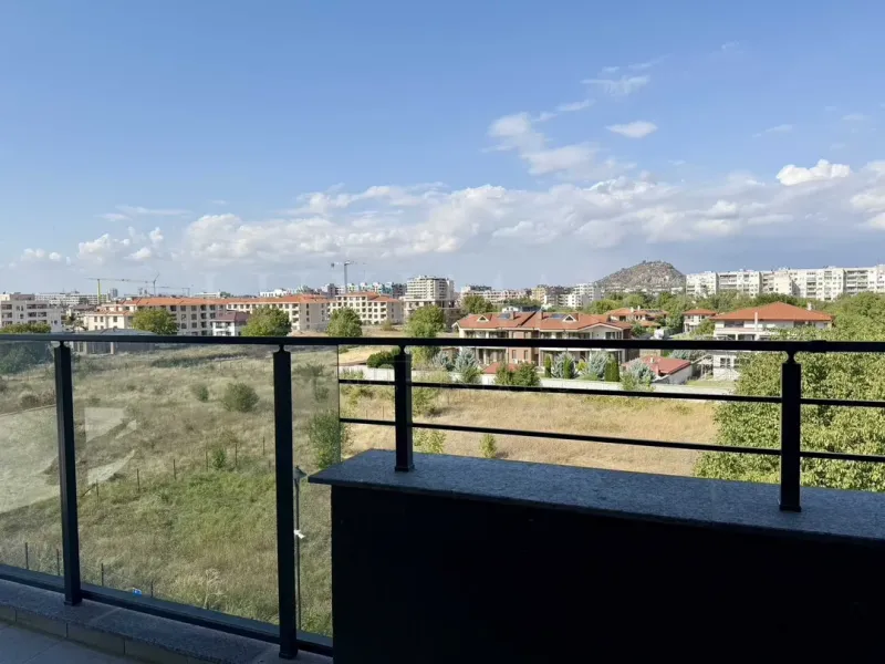Panoramic Rhodope Views: Luxurious Plovdiv Apartment - Image 3
