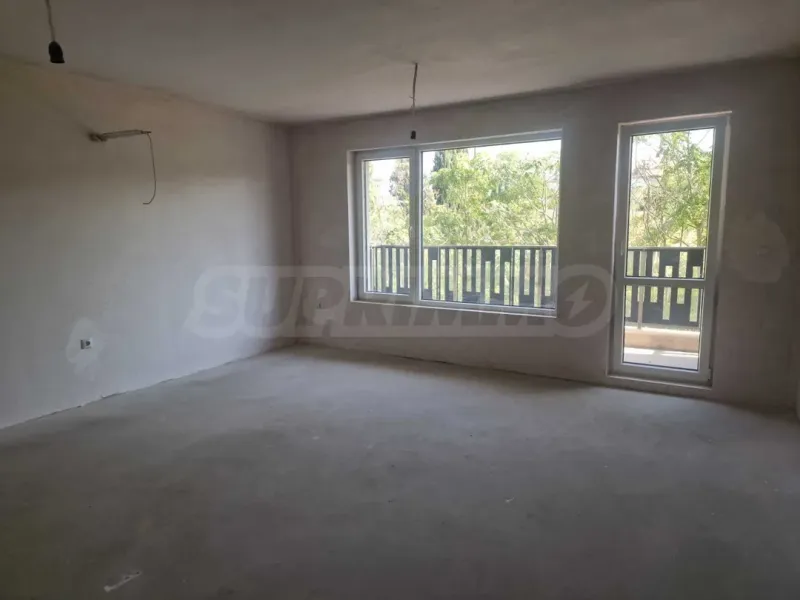 Spacious Apartment Near Varna Cathedral for Sale - Image 1